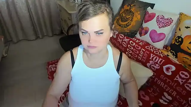 mildmature (F mature) - show tits