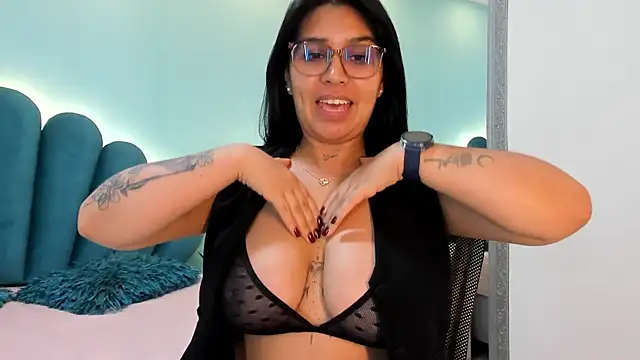 sharlott18 (F young) - oil my body!!!