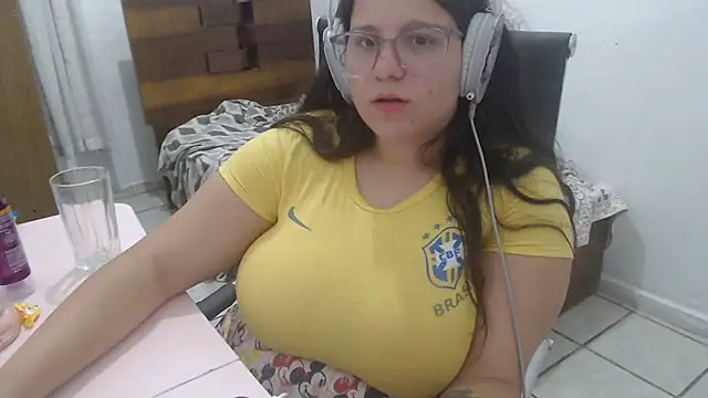 isanhaiaka from StripChat is Freechat