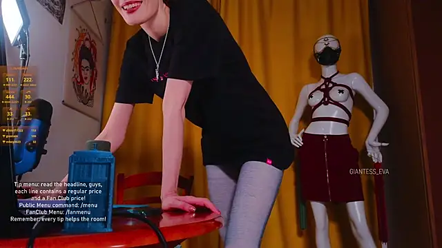 Giantess_Eva
