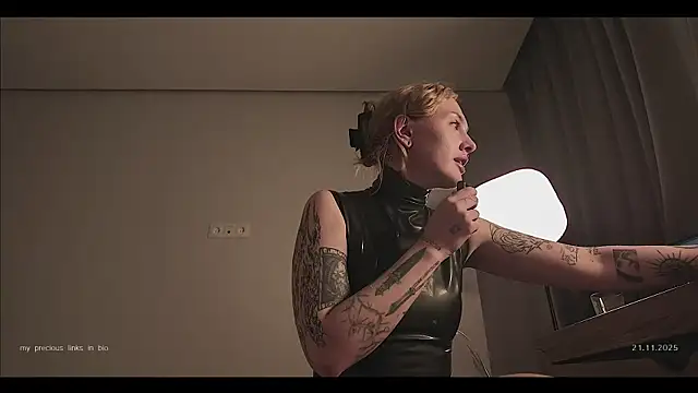 vinylstore live show on StripChat 