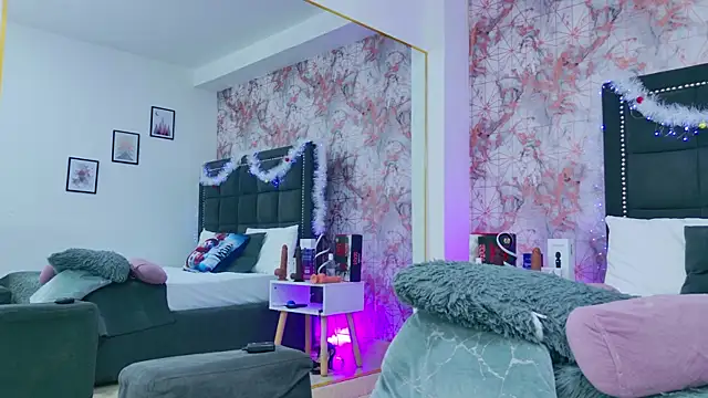 angelique_angell (F young) - I masturbate with my huge tits🍆😈