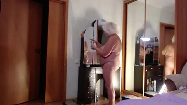 blondebomb - Blondebomb's free webcam - UK Sex Cams