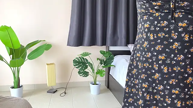 KatnessHot's Stripchat show and profile