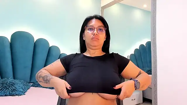 sharlott18 - Sharlott18's free webcam