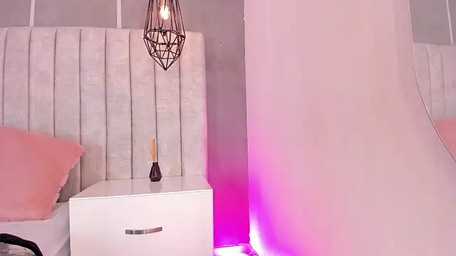 my_friends_mom's Stripchat show and profile