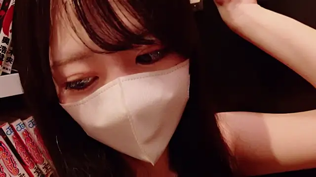 yuki-chi's Stripchat show and profile