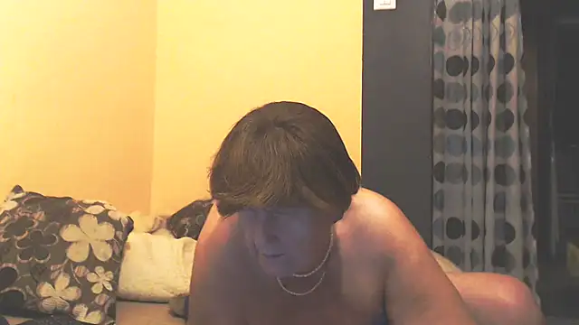 mioritahard - MioritaHard's free webcam - UK Sex Cams