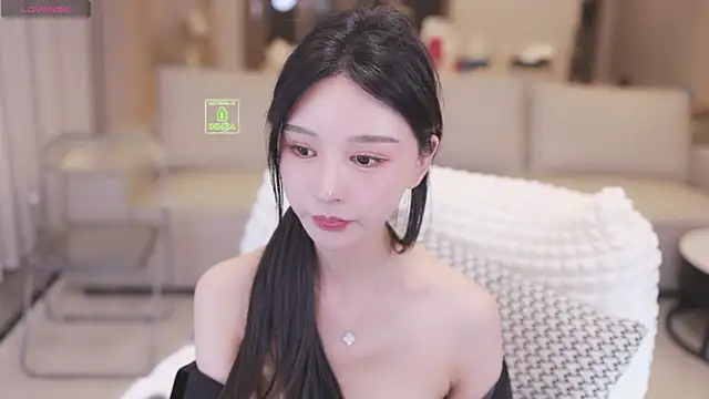 每天不定时开票 90抽插隐藏福利票 16币女友裸聊露脸票 120币升级剧情票