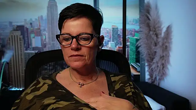 ninarandmann's Stripchat show and profile