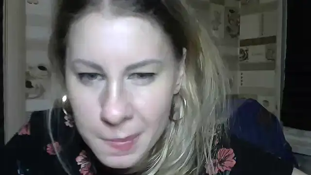 TherestlessKitty Live Webcam on Stripchat