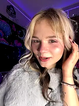 Cutiepiespanks's Stripchat show and profile