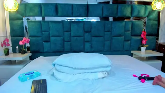 valtira_nova - Valtira_nova's free webcam