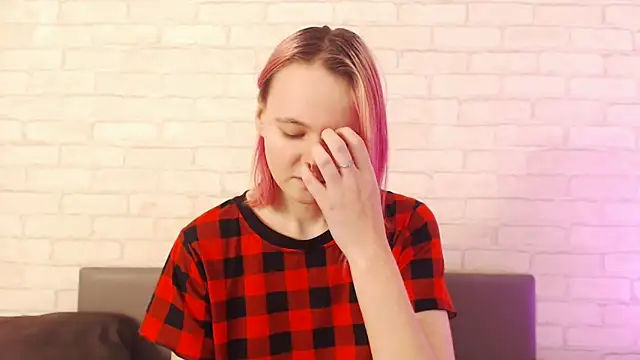 Ericha_Stone from StripChat is inFreechat