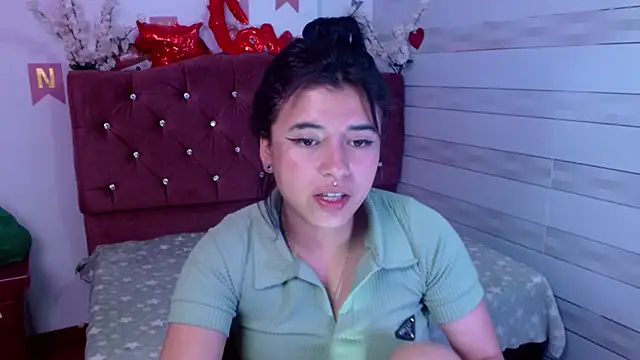 petite_coral from StripChat is Freechat