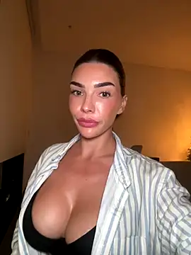 krissiswrld- Live Webcam on Stripchat