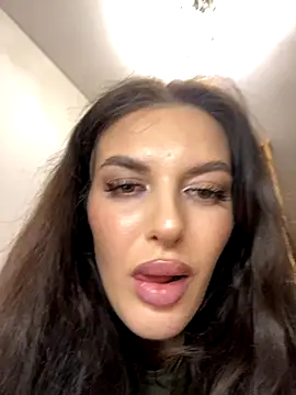  little_belucci chat room