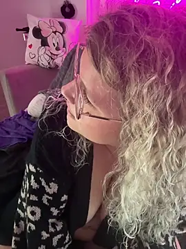 CurvyAnonymousGirl89