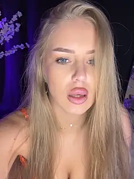 Webcam Model (AubrieleRouj1)  is live.Free join now!