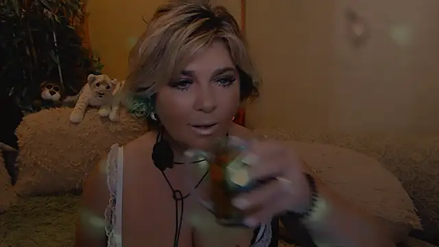 malena_mi - Malena_Mi's free webcam - UK Sex Cams