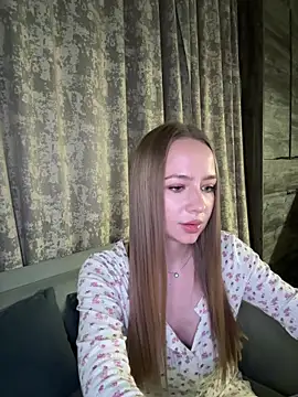 Webcam Model (MissOyee)  is live.Free join now!