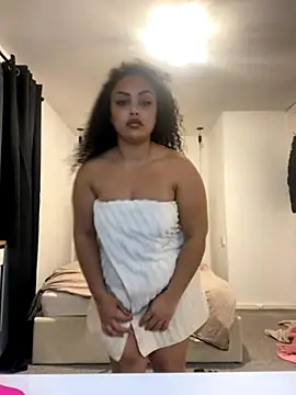 Webcam Model (CaramelCarmenxox)  is live.Free join now!