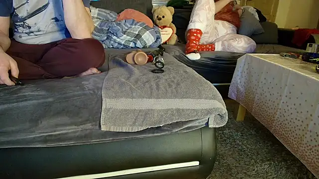 hotbipaar - HotBiPaar's free webcam - UK Sex Cams