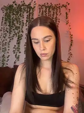 Webcam Model (MiaNell)  is live.Free join now!