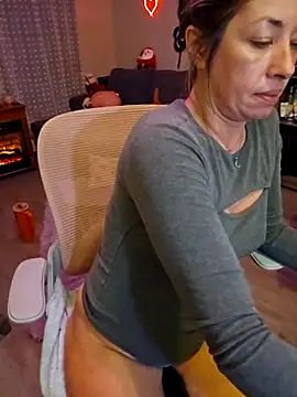 Webcam Model (_NinaLuvSins_)  is live.Free join now!