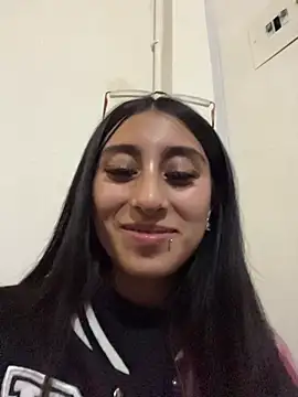 Webcam Model (Violeet-Smith)  is live.Free join now!