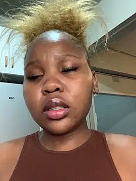 Webcam Model (Scarlettxx21)  is live.Free join now!