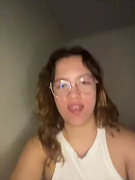 Webcam Model (destiny69col)  is live.Free join now!