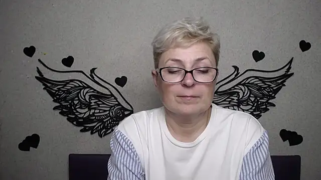 EmiliaGree live show on StripChat 