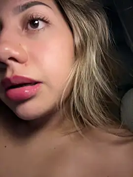 Webcam Model (MissCat_)  is live.Free join now!