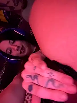 Webcam Model (MissMidnightUK)  is live.Free join now!