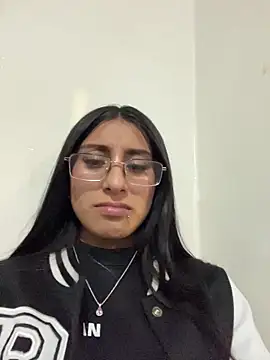 Webcam Model (Violeet-Smith)  is live.Free join now!