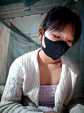 linh-miu99 live on StripChat 