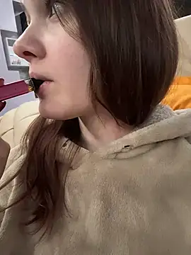 Webcam Model (MichelleRoux)  is live.Free join now!