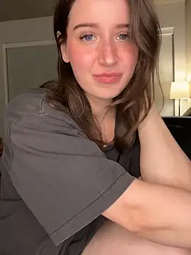 Webcam Model (nerdynina)  is live.Free join now!