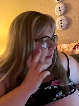 Webcam Model (sexymommy1988)  is live.Free join now!