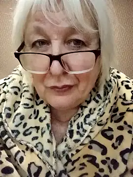 Webcam Model (Alexia64231)  is live.Free join now!