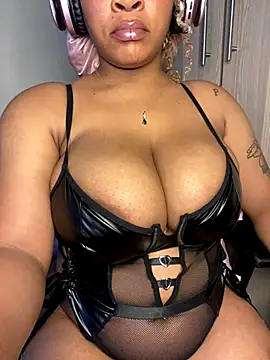 Webcam Model (YellowHoneyDip)  is live.Free join now!