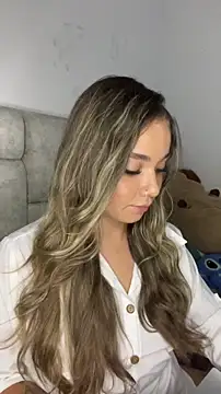 Webcam Model (AnnyLopezzz_)  is live.Free join now!