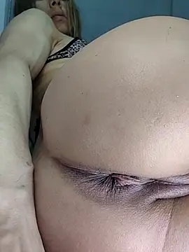 Webcam Model (estrella_tasty)  is live.Free join now!