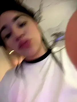 Webcam Model (SofiaWildee)  is live.Free join now!