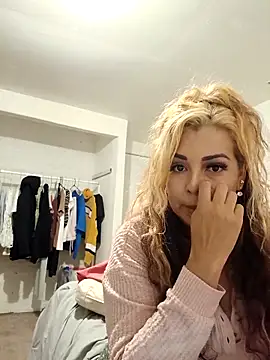 Webcam Model (yesi31)  is live.Free join now!