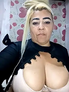 Webcam Model (BonniAdams)  is live.Free join now!