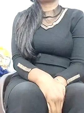 Webcam Model (Laxmi_89)  is live.Free join now!