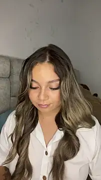 Webcam Model (AnnyLopezzz_)  is live.Free join now!