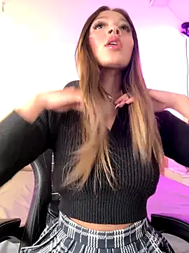 Webcam Model (Victoria_Adams14)  is live.Free join now!